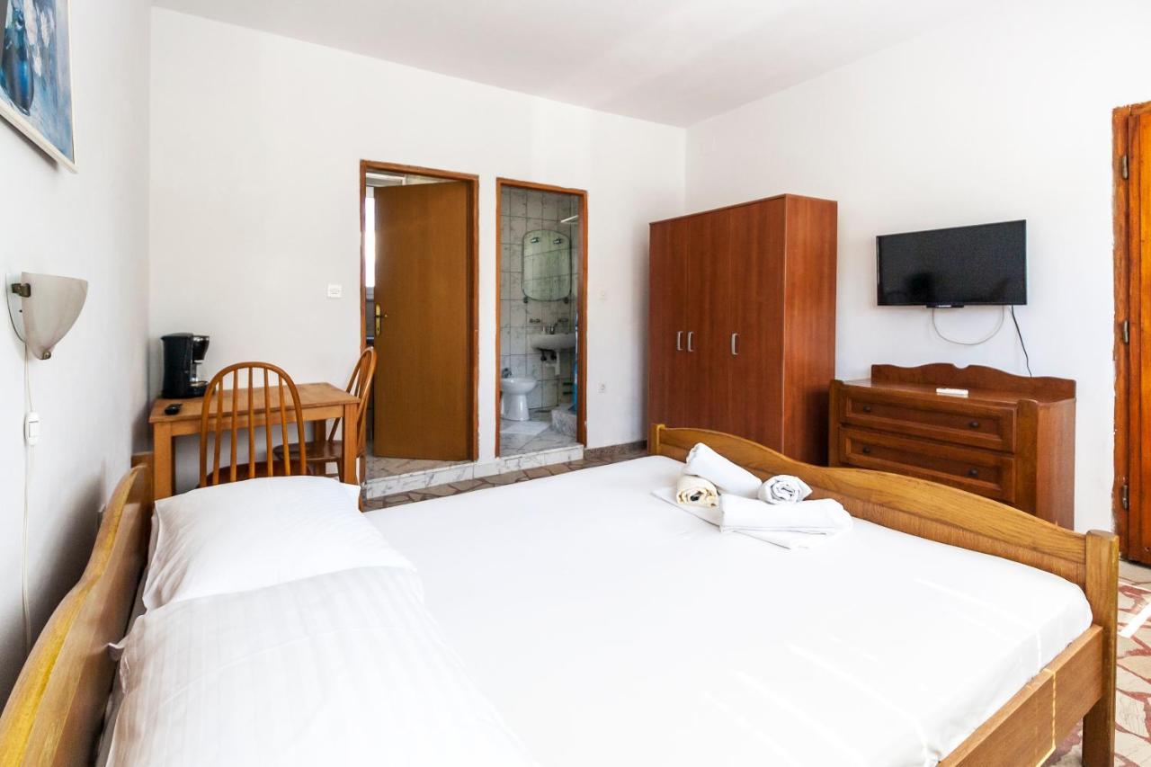 Apartments & Rooms Strcic Petra Krk Town Extérieur photo