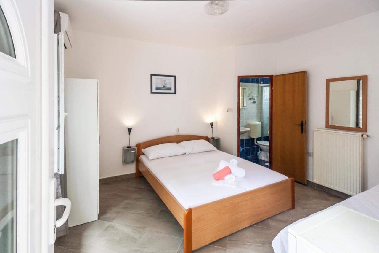 Apartments & Rooms Strcic Petra Krk Town Extérieur photo