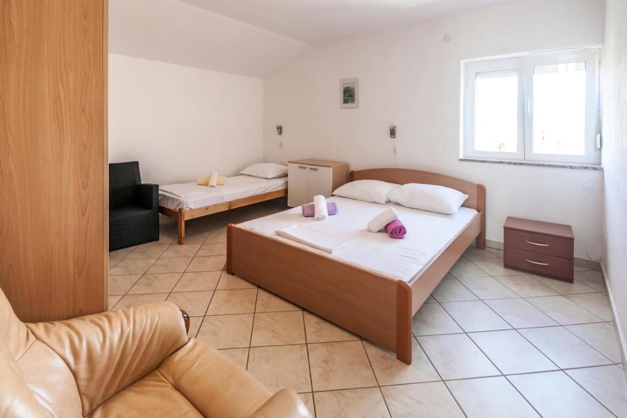 Apartments & Rooms Strcic Petra Krk Town Extérieur photo
